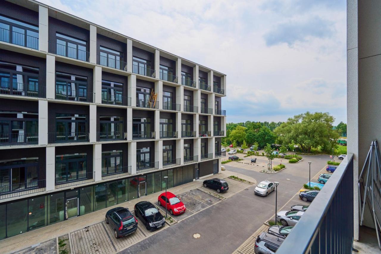 Mezzanine Studio Apartments Zarembowicza Wroclaw Airport By Renters Exterior photo