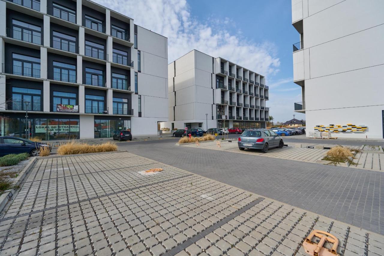 Mezzanine Studio Apartments Zarembowicza Wroclaw Airport By Renters Exterior photo