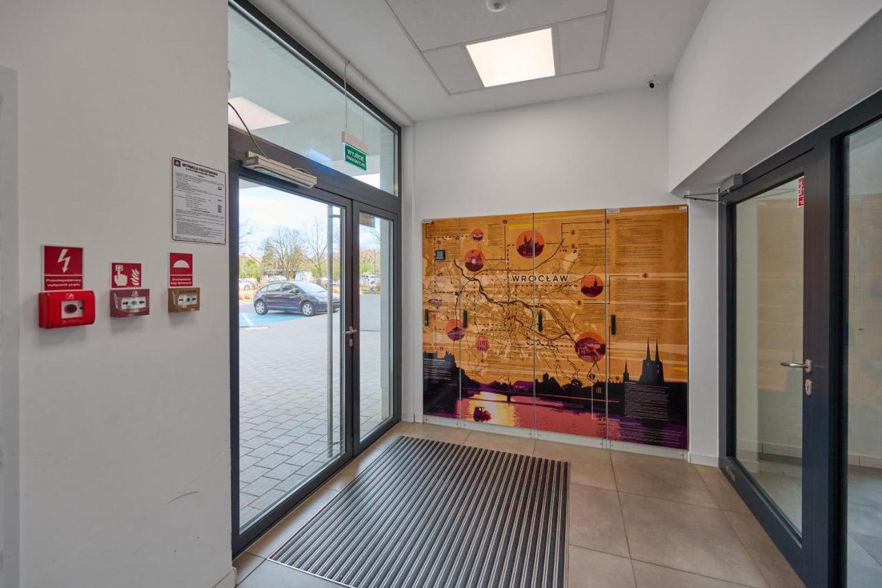 Mezzanine Studio Apartments Zarembowicza Wroclaw Airport By Renters Exterior photo