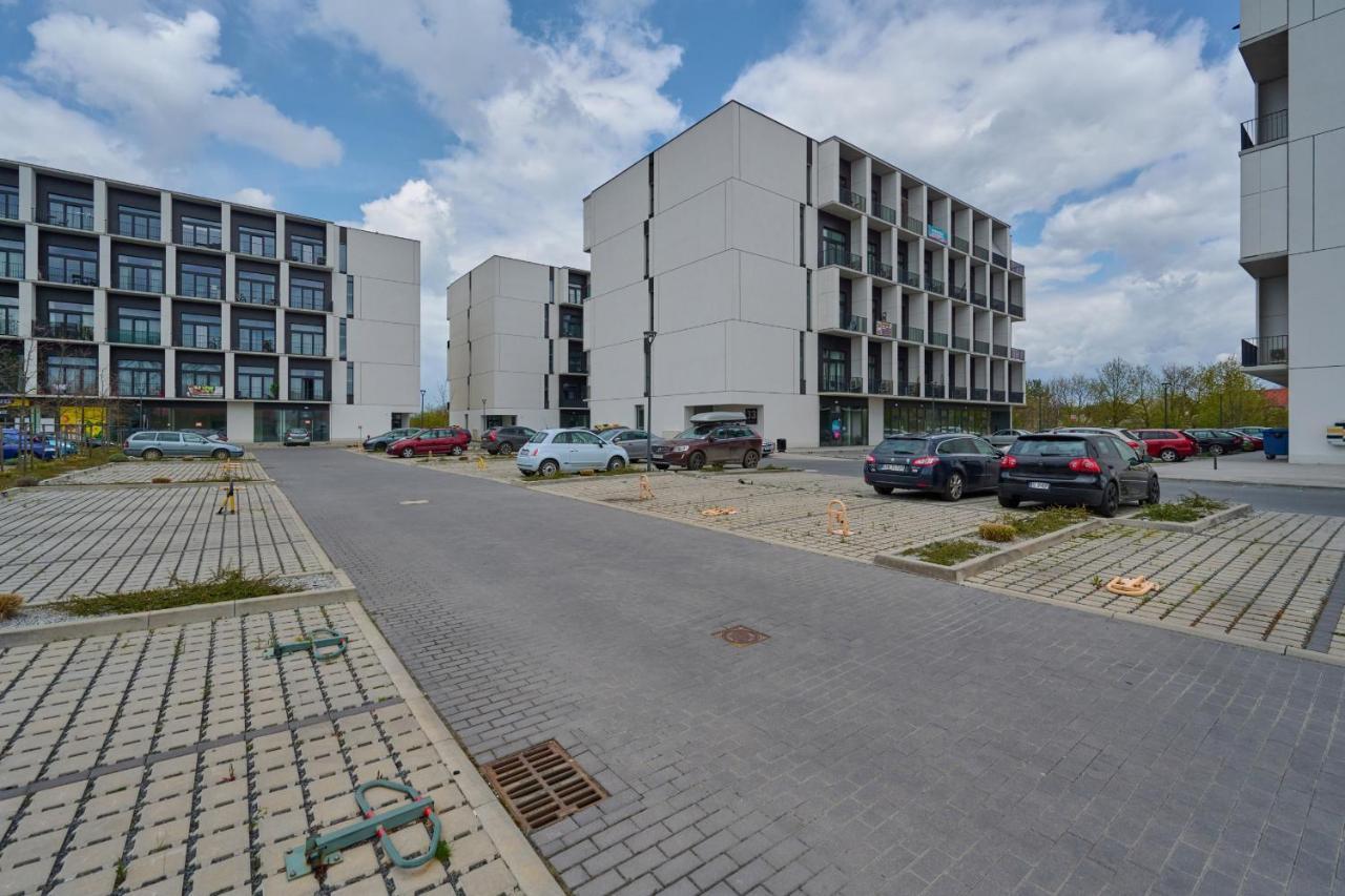Mezzanine Studio Apartments Zarembowicza Wroclaw Airport By Renters Exterior photo