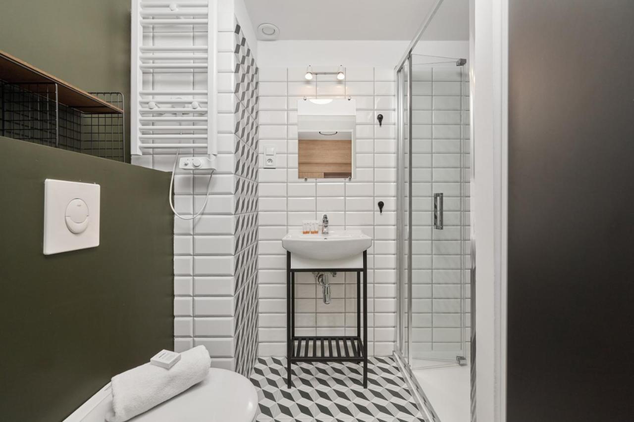 Mezzanine Studio Apartments Zarembowicza Wroclaw Airport By Renters Exterior photo